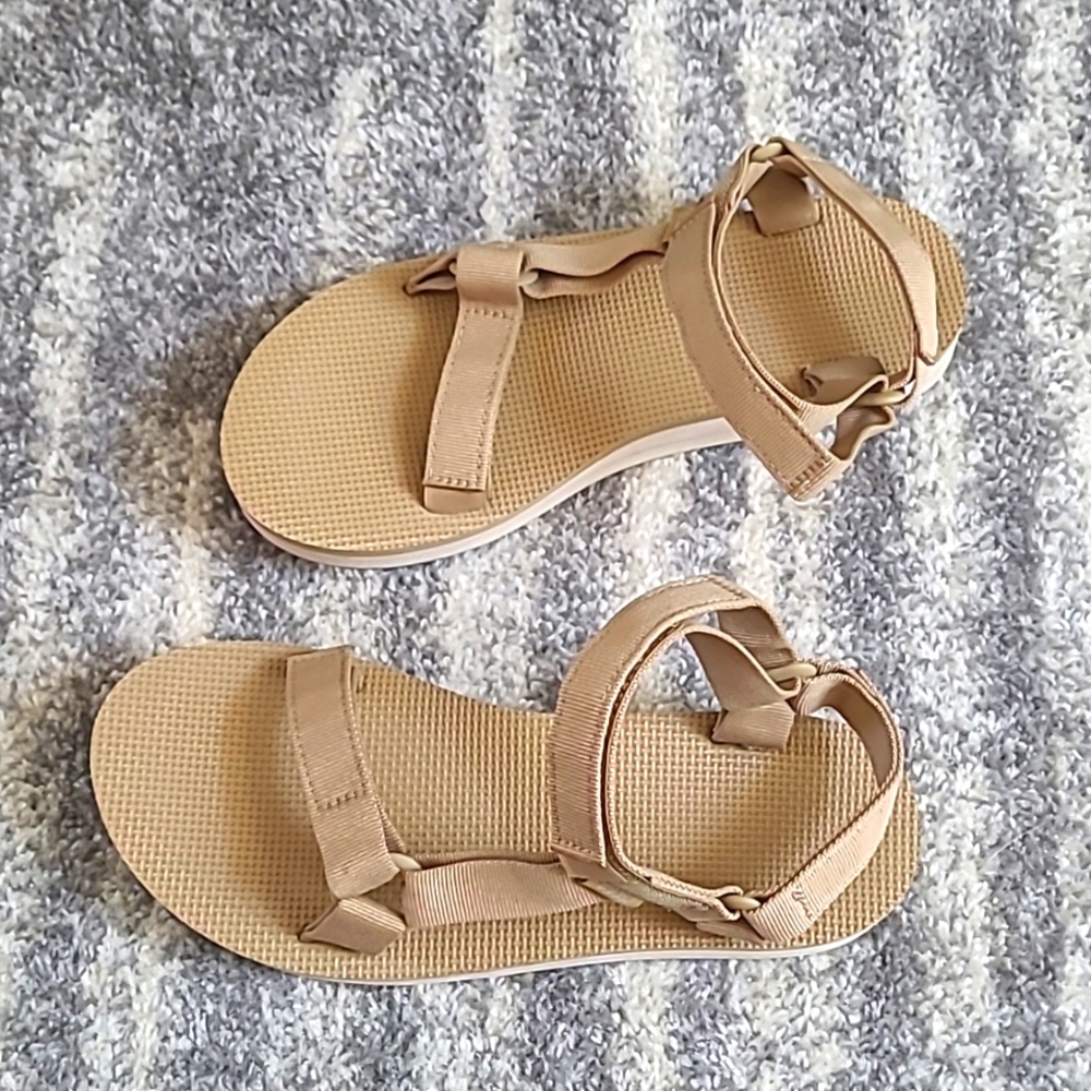 Womens size 10 Teva sandals